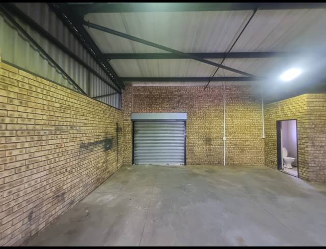 120M² WAREHOUSE TO LET IN AUREUS